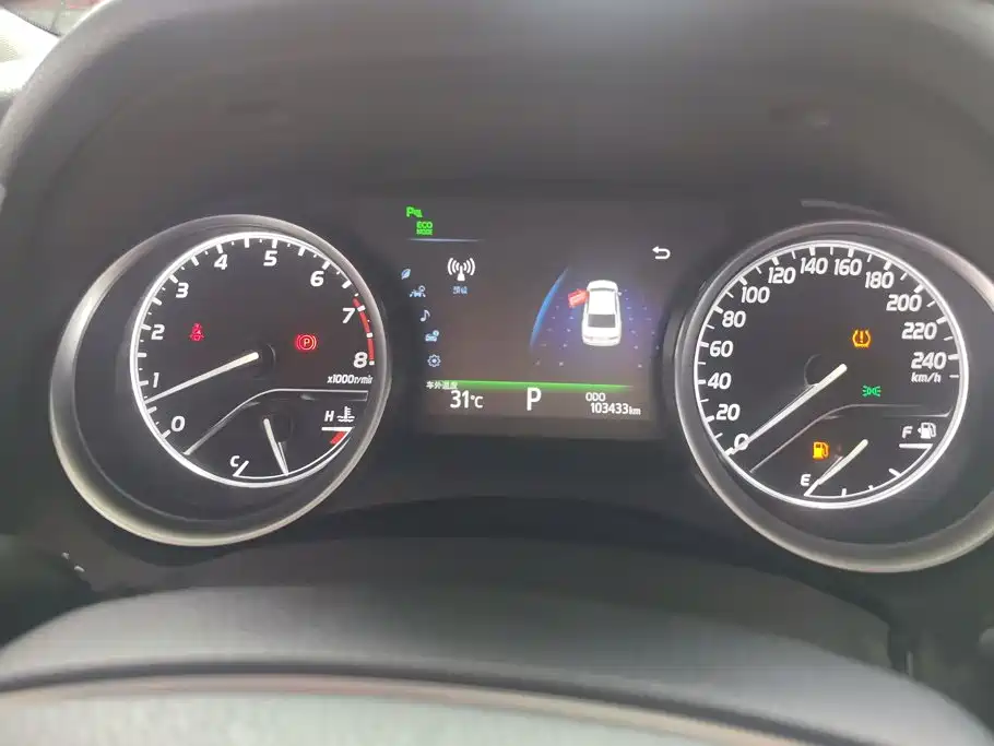 Toyota Camry 2018 — фото 13