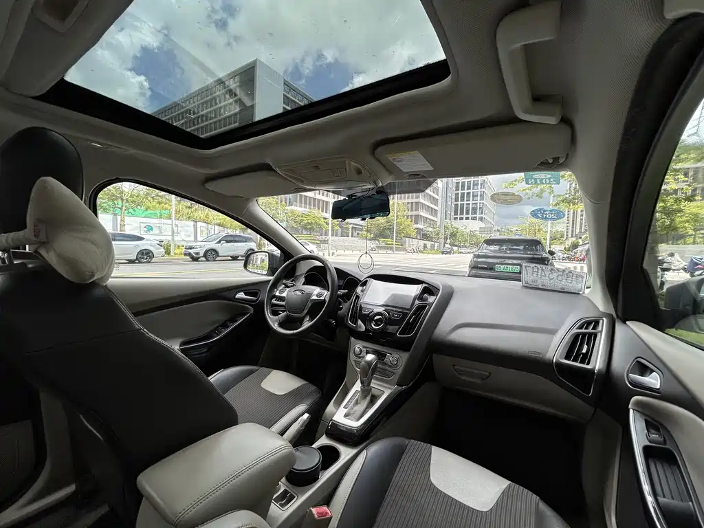 Ford Focus 2014 — фото 13