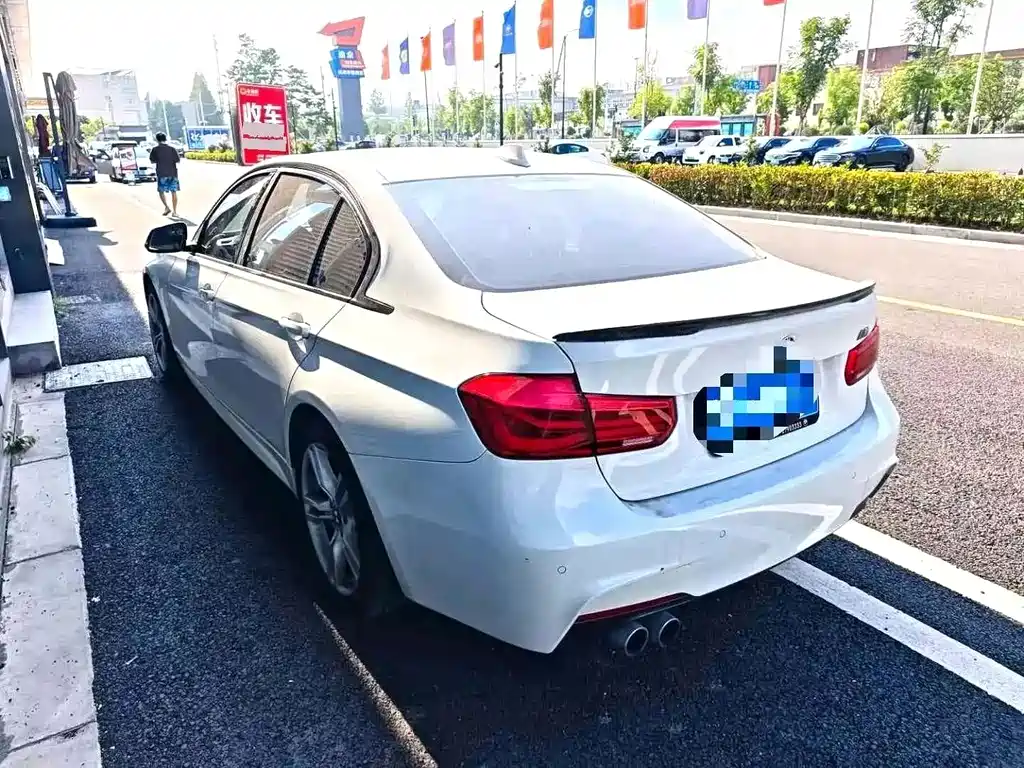 BMW 3 Series 2019 — фото 10