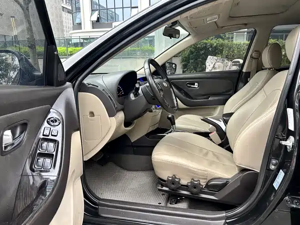 Hyundai Yuedong 2012
