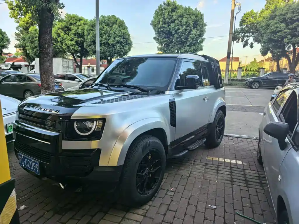 Land Rover Defender 2025 — фото 1