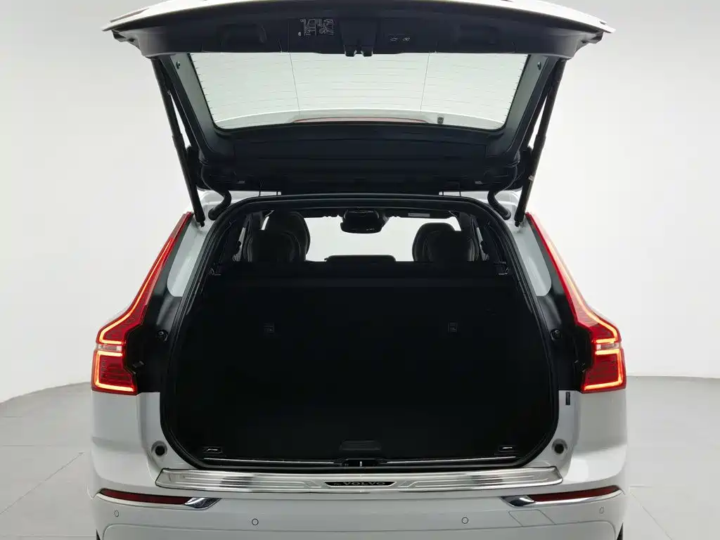 Volvo XC60 2020 — фото 16