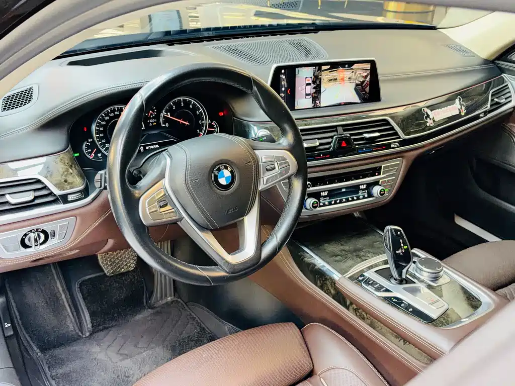 BMW 7 Series 2018 — фото 12