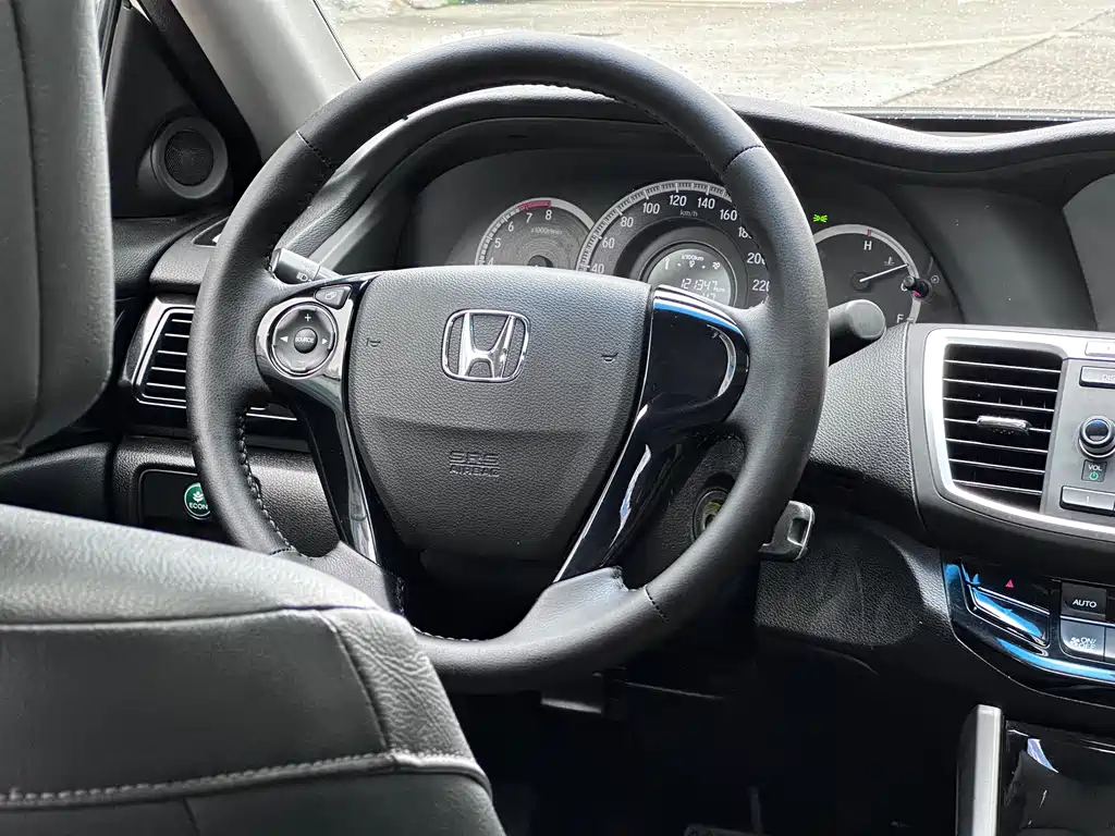 Honda Accord 2017 — фото 11