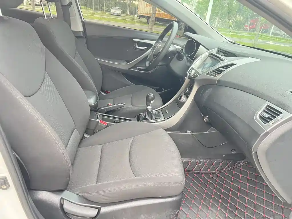 Hyundai Elantra Langdong 2015 — фото 15