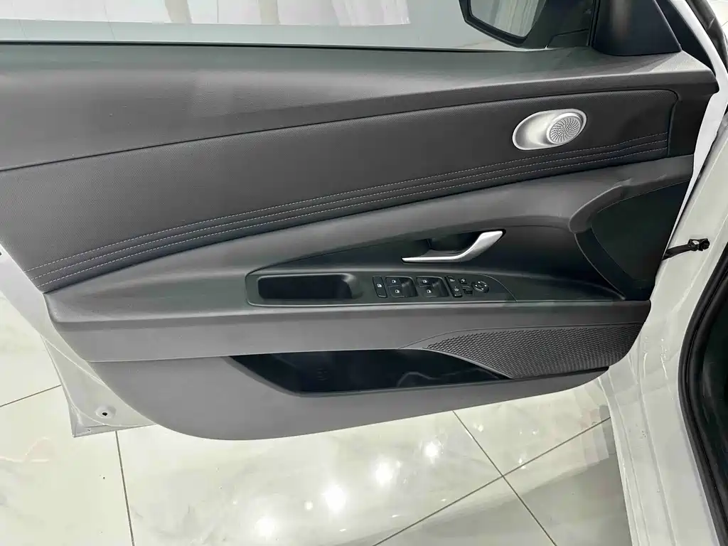 Hyundai Elantra 2023