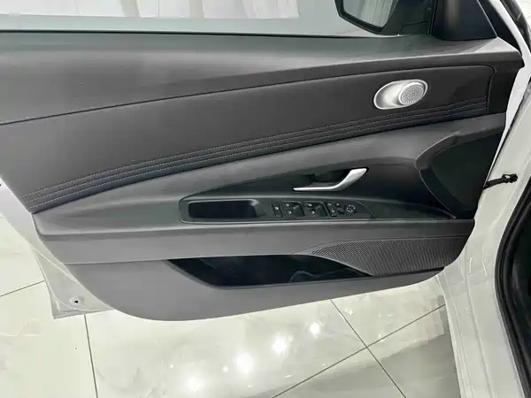 Hyundai Elantra 2023
