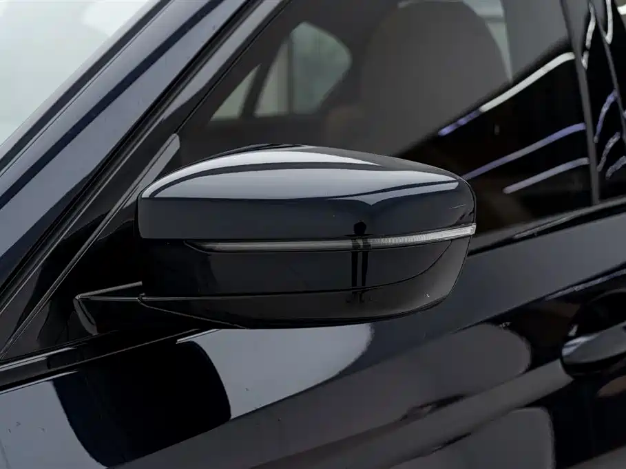 BMW 5 Series 2019 — фото 12