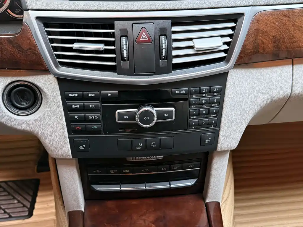 Mercedes-Benz E-Class 2013 — фото 17