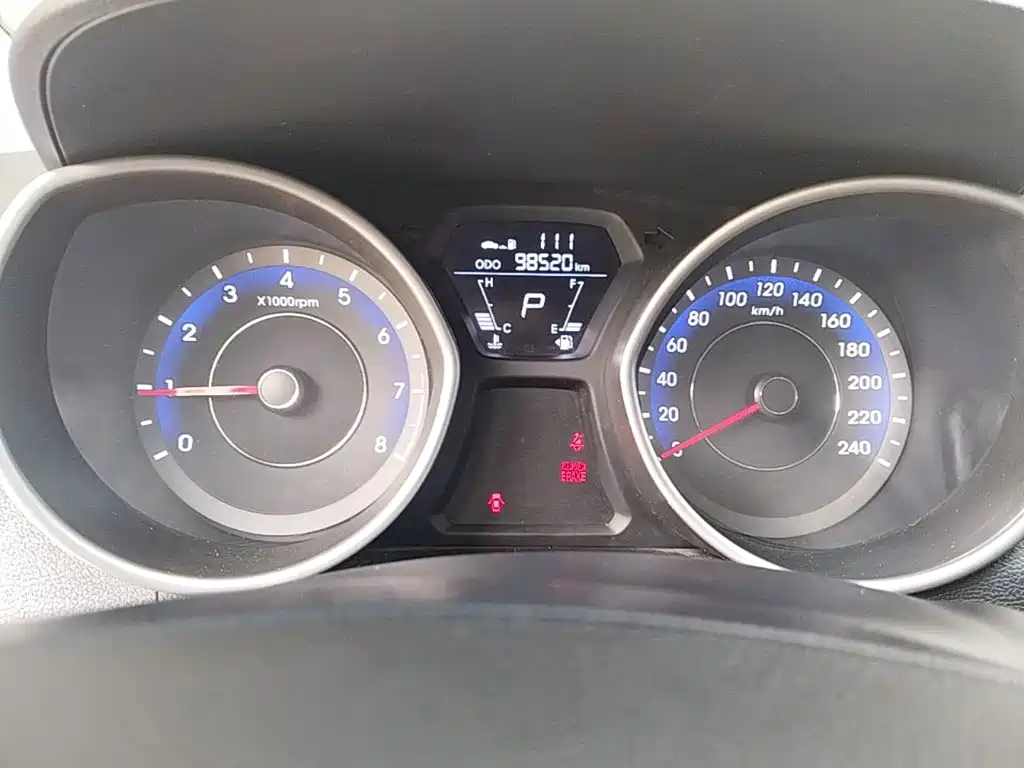 Hyundai Elantra 2016 — фото 12