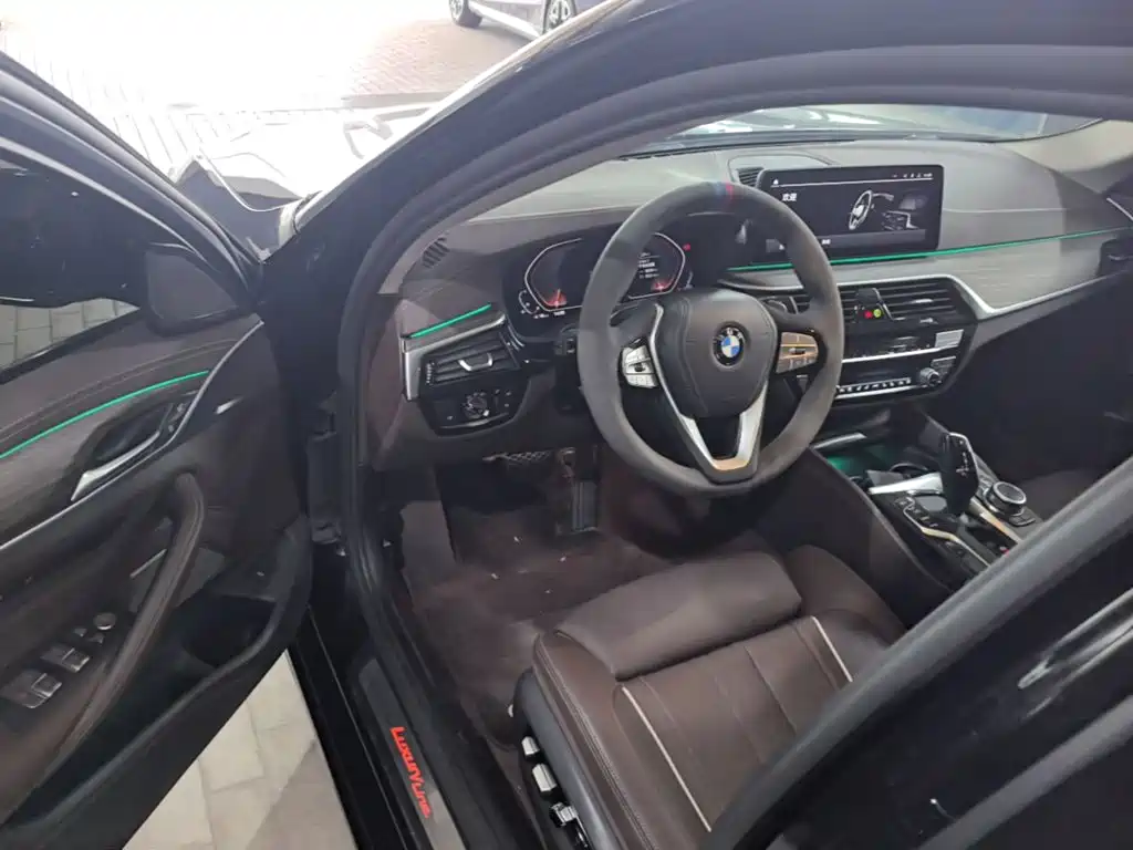 BMW 5 Series 2022 — фото 16