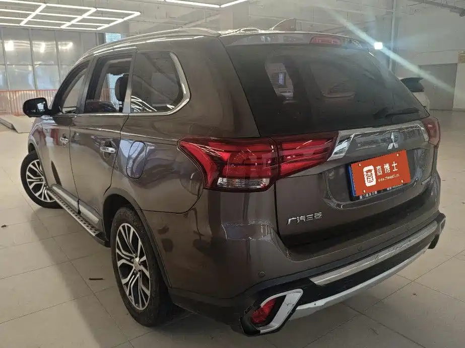 Mitsubishi Outlander 2018 — фото 4