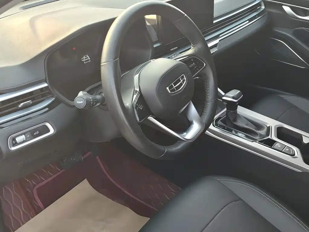 Geely Emgrand 2022
