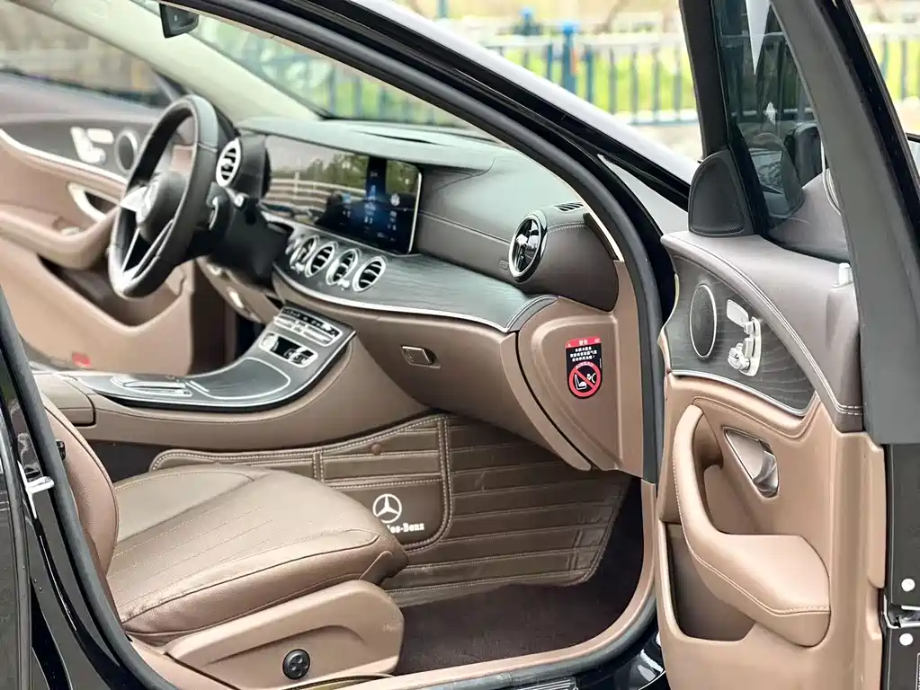 Mercedes-Benz E-Class 2023 — фото 8