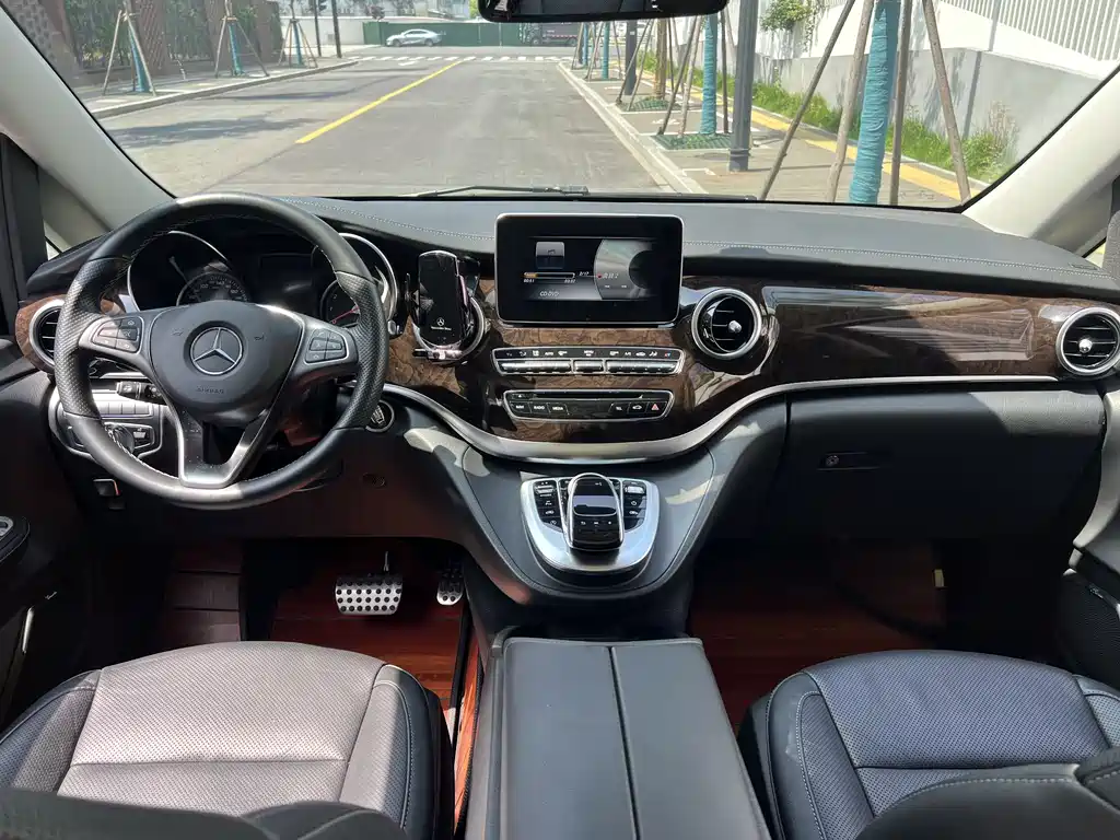 Mercedes-Benz V-Class 2020 — фото 4