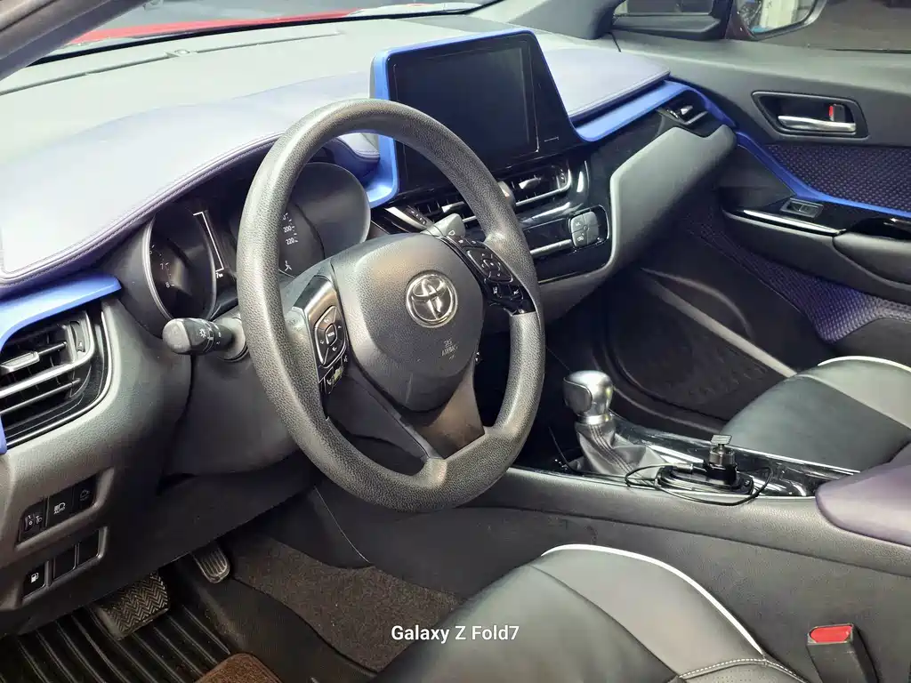 Toyota C-HR 2019 — фото 6