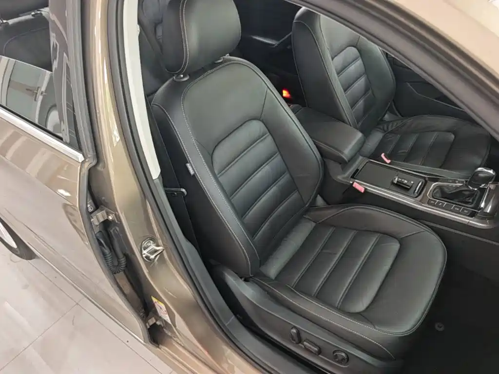 Volkswagen Passat 2017 — фото 25