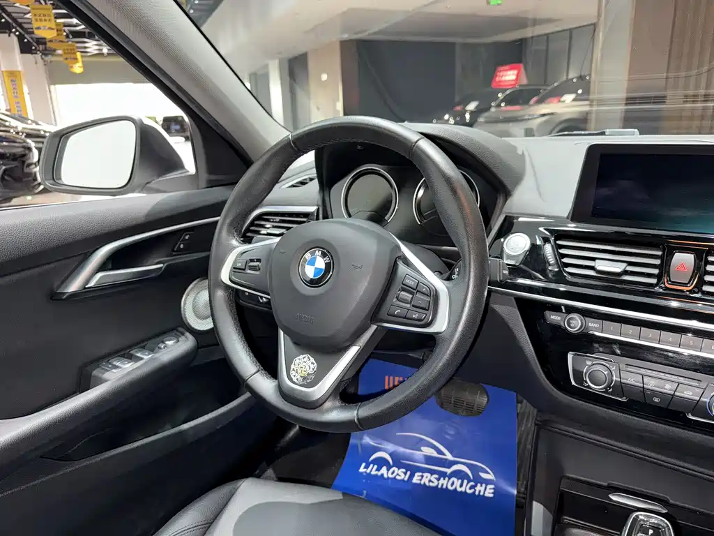 BMW 1 Series 2021 — фото 10