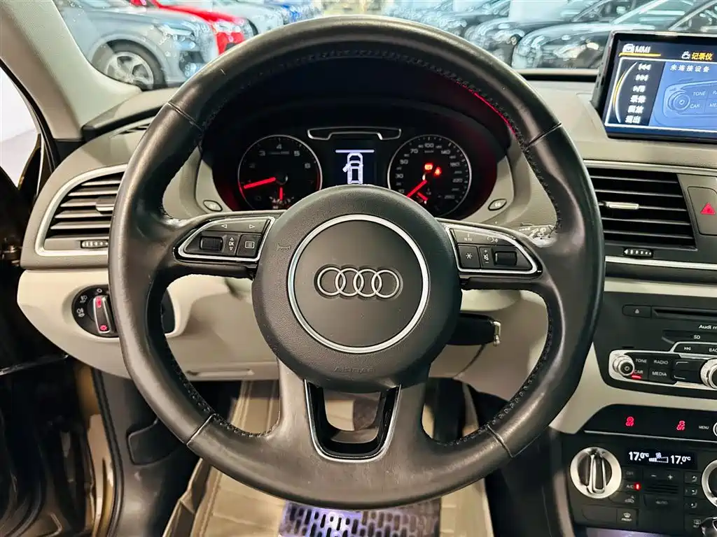 Audi Q3 2015 — фото 12