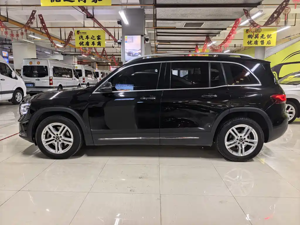 Mercedes-Benz GLB 2023