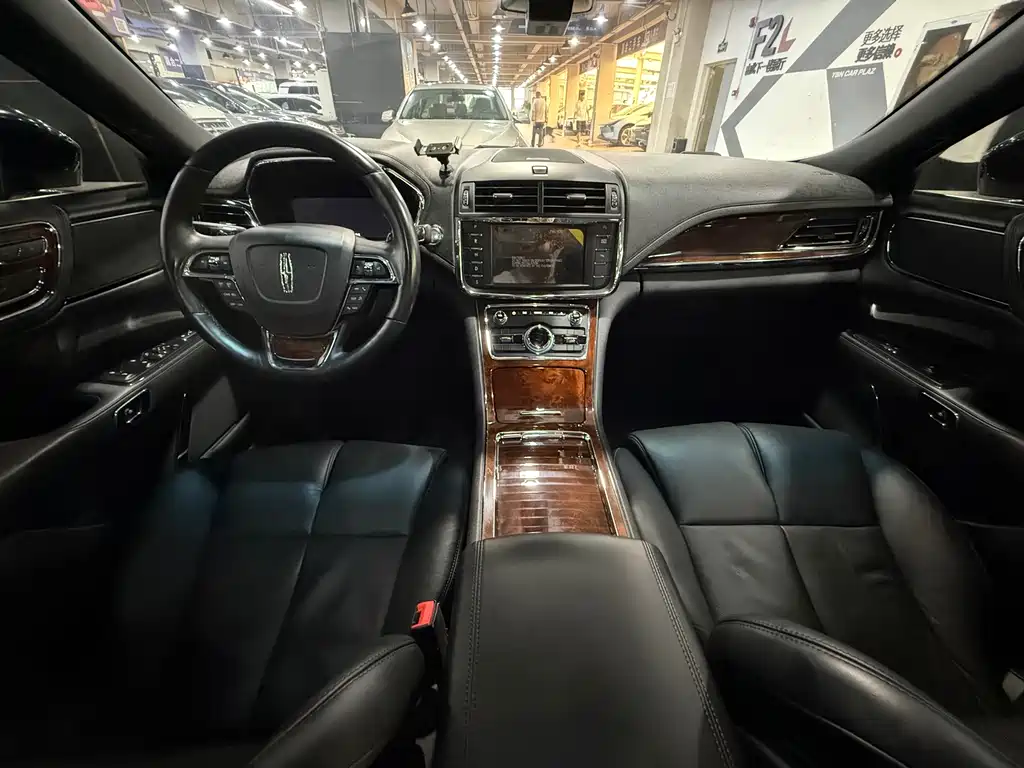 Lincoln Continental 2018 — фото 12