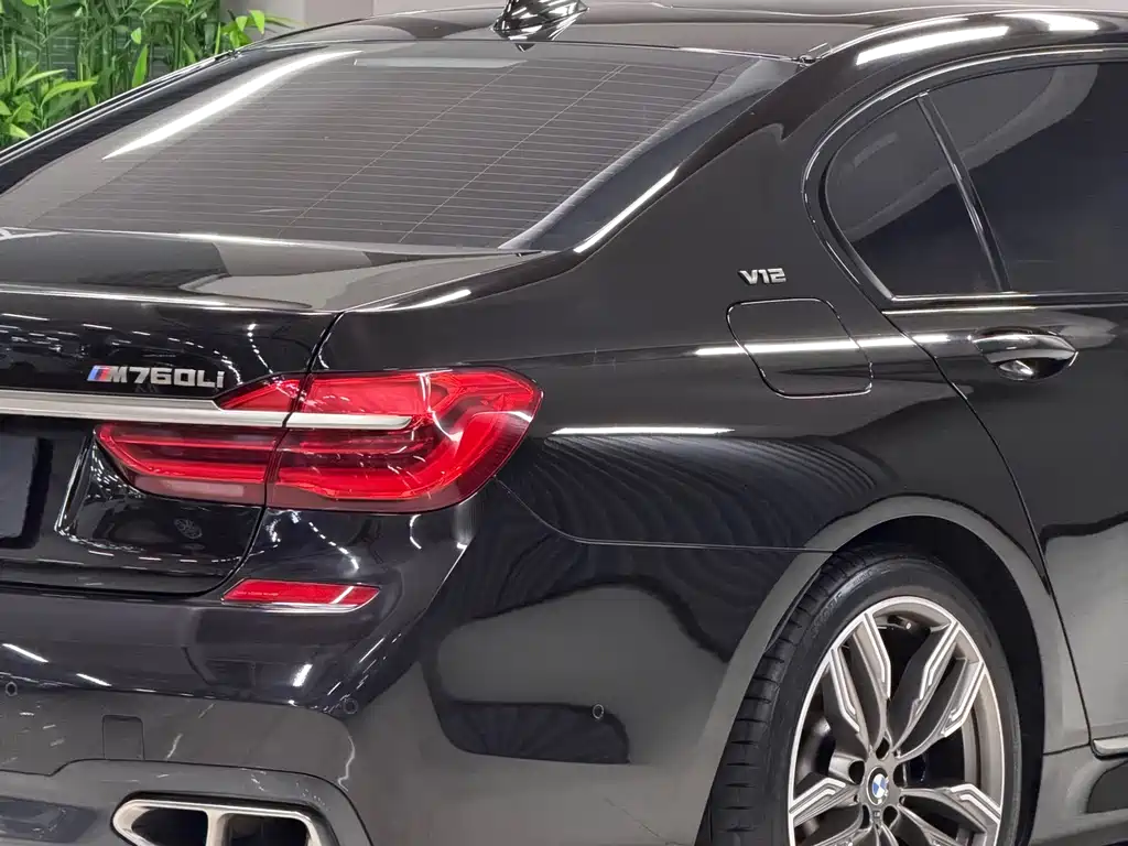 BMW 7 Series 2018 — фото 18