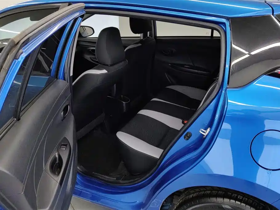 Toyota Yaris L 2020 — фото 11