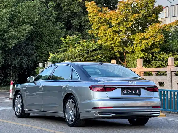 Audi A8 2022