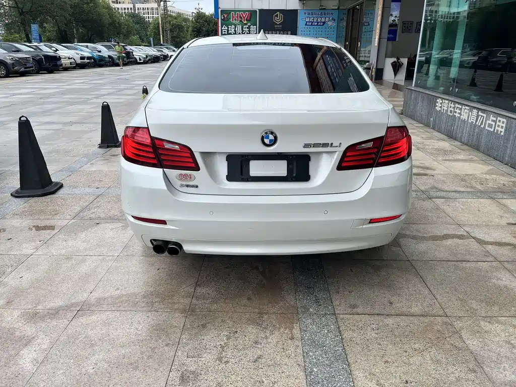 BMW 5 Series 2015 — фото 9