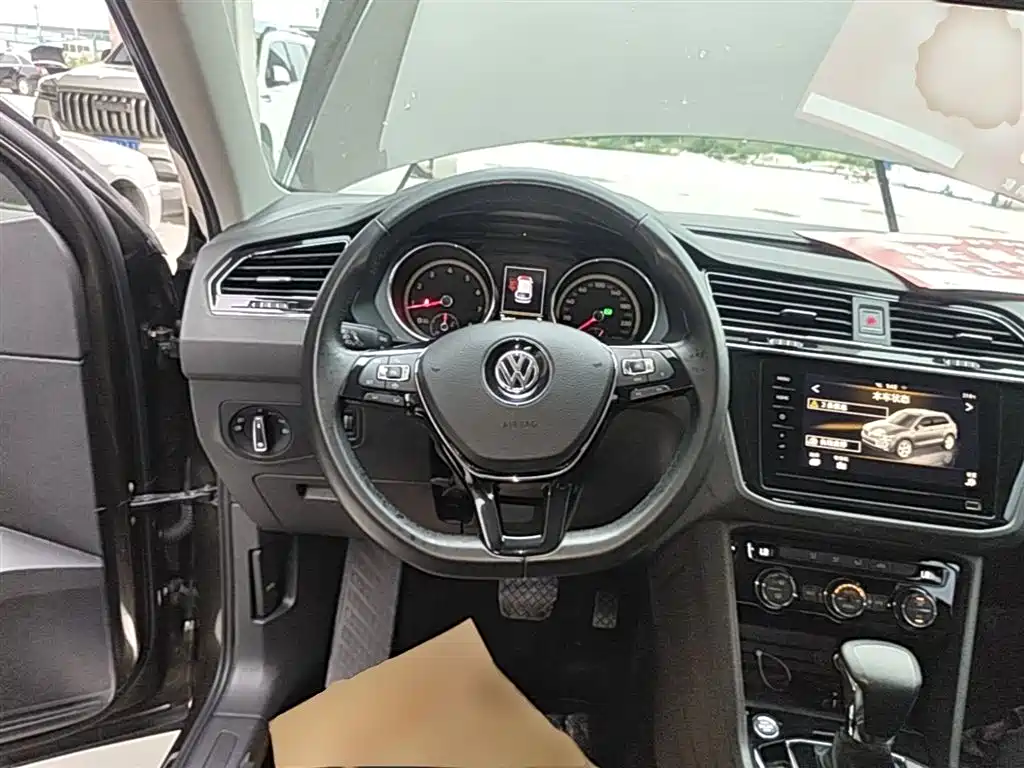 Volkswagen Tiguan L 2020 — фото 11