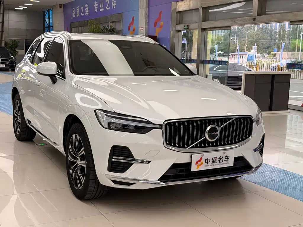 Volvo XC60 2022 — фото 3