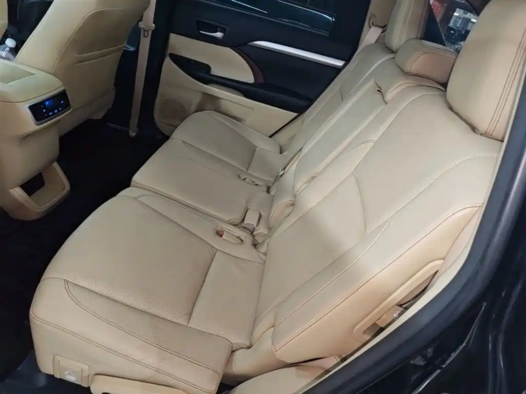 Toyota Highlander 2017 — фото 16