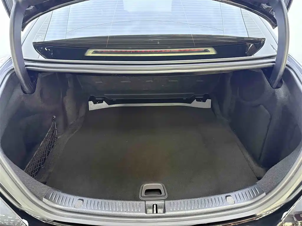 Mercedes-Benz E-Class 2023 — фото 13