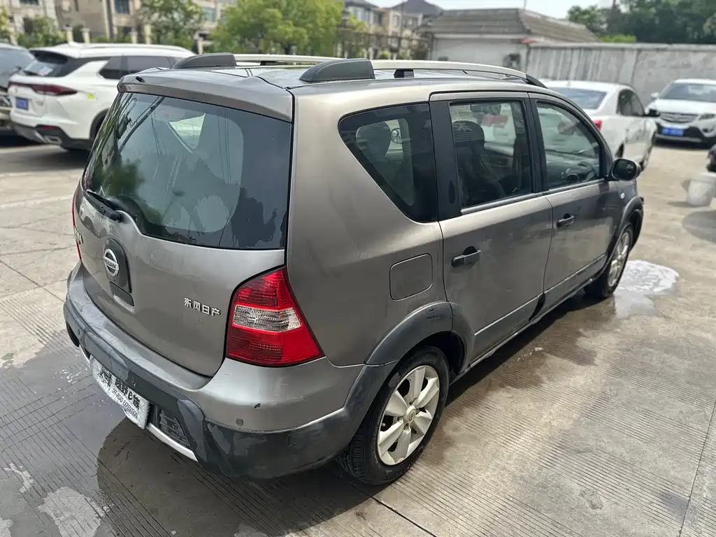 Nissan Livina 2010