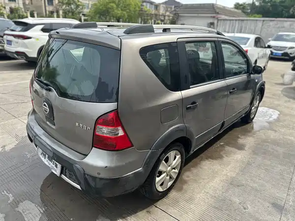 Nissan Livina 2010
