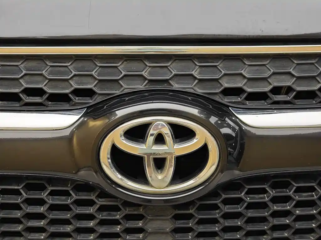 Toyota RAV4 2012 — фото 3