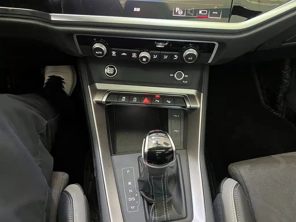 Audi Q3 2023 — фото 14