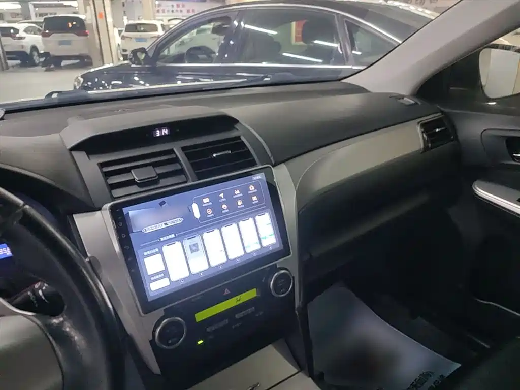 Toyota Camry 2014 — фото 10