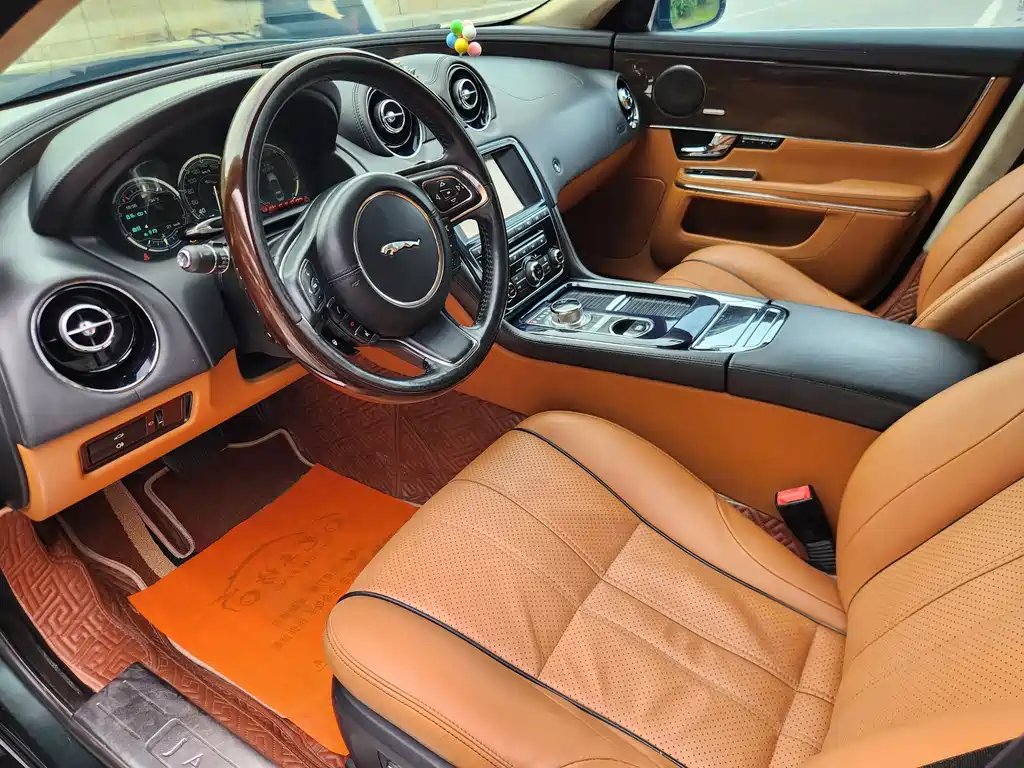 Jaguar XJ 2013 — фото 16