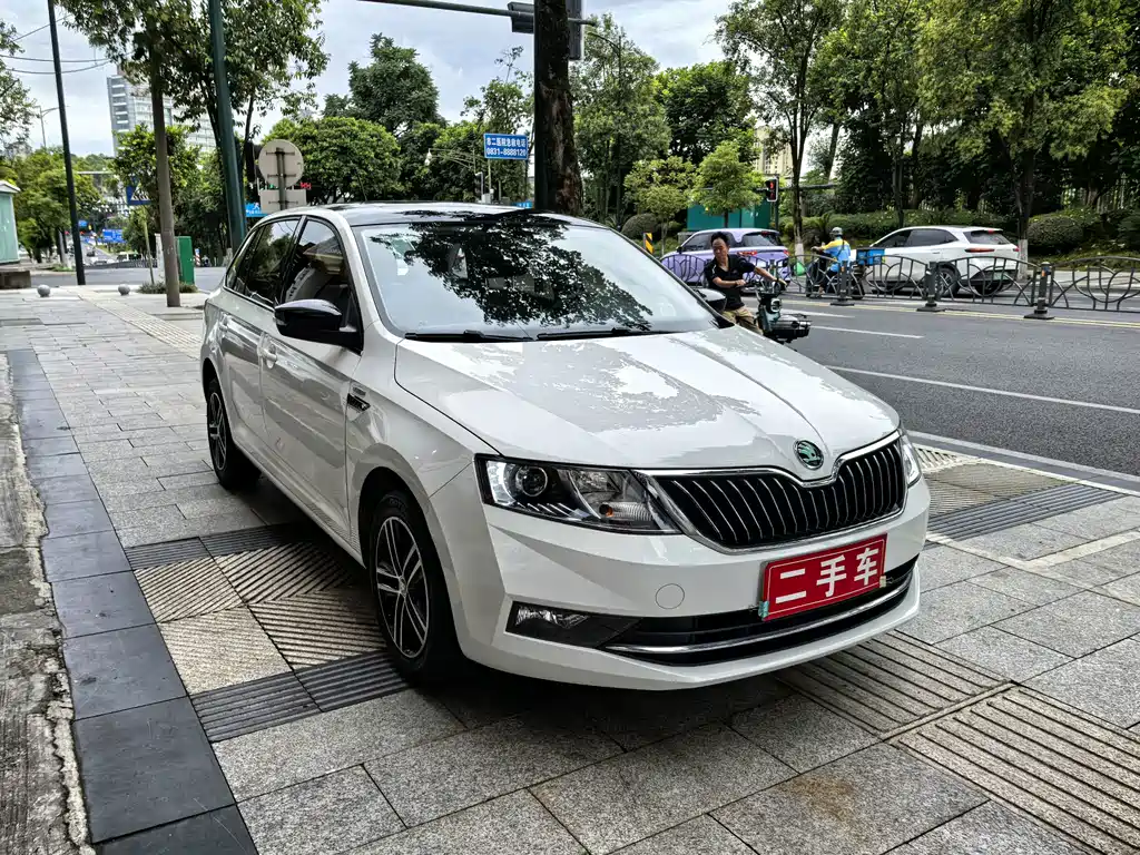 Skoda Rapid Spaceback 2018 — фото 3