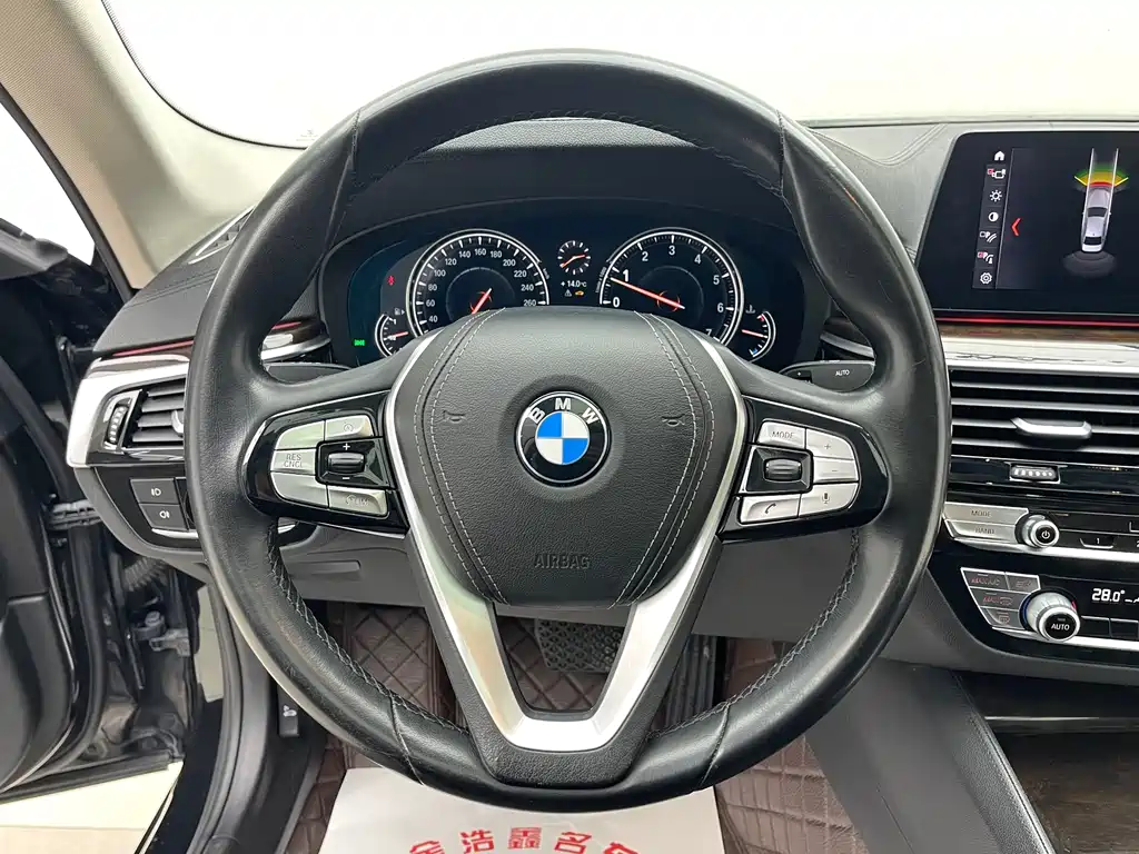 BMW 5 Series 2018 — фото 15