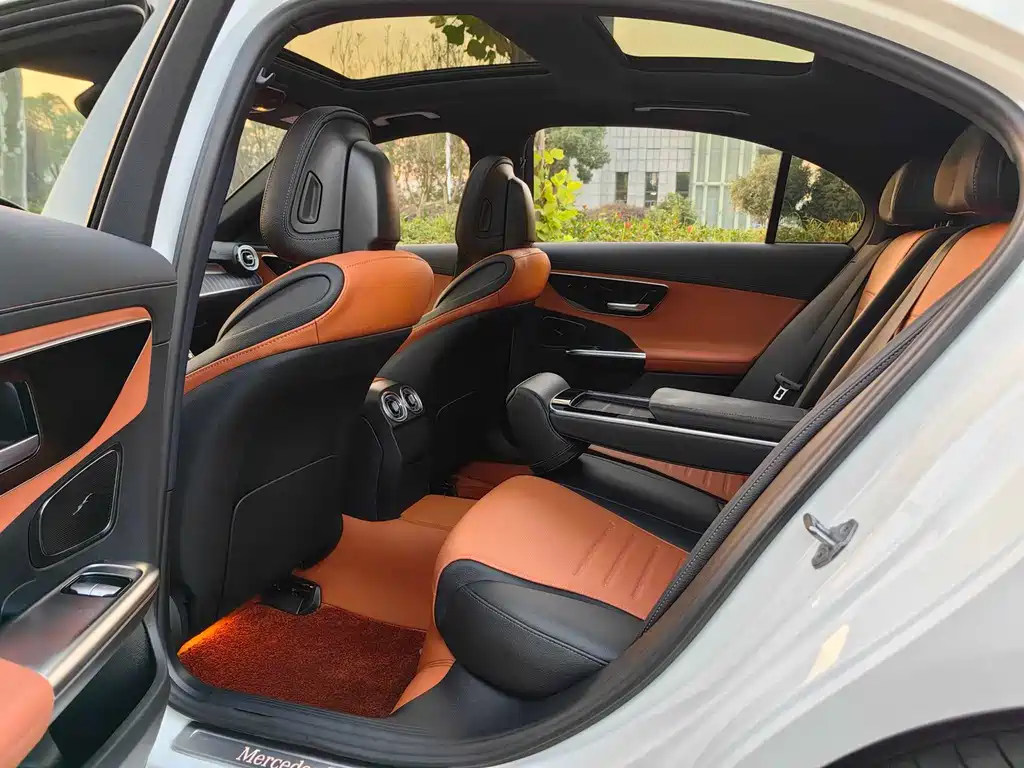 Mercedes-Benz C-Class 2023 — фото 9