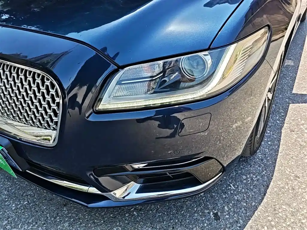Lincoln Continental 2018 — фото 24
