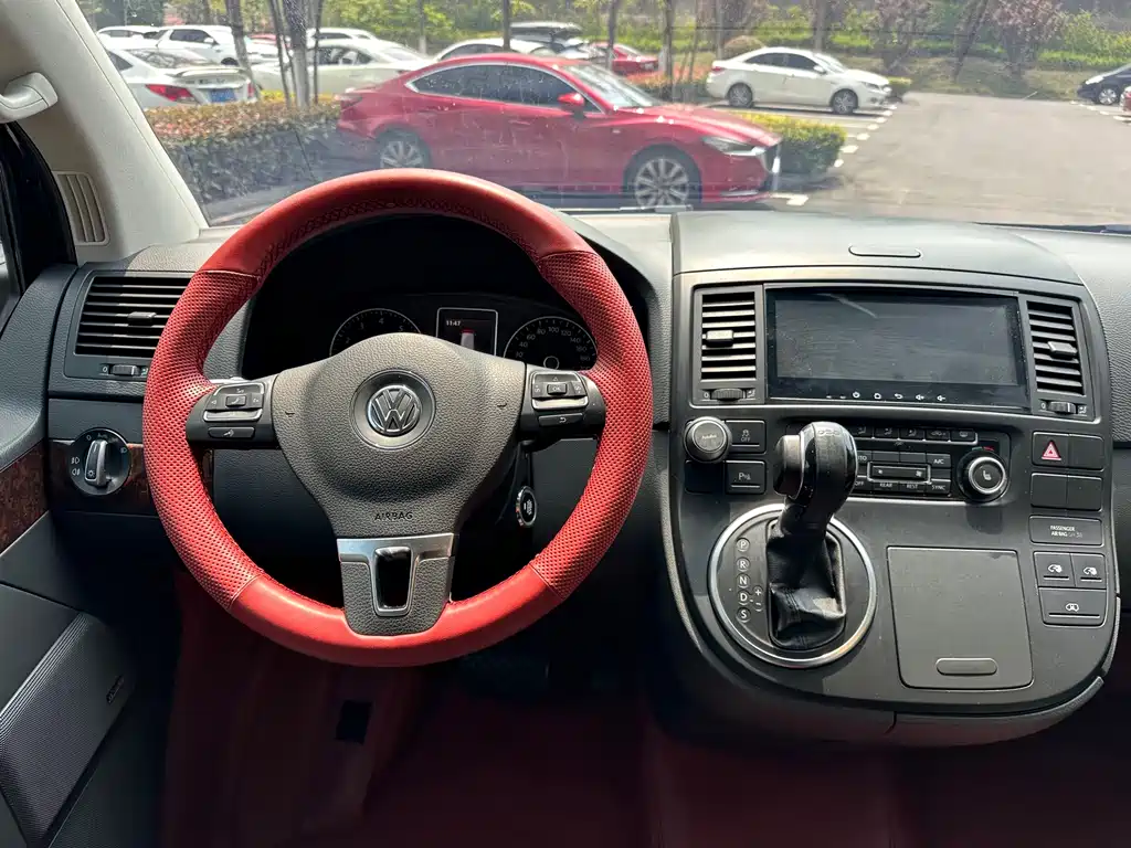 Volkswagen Multivan 2015 — фото 15