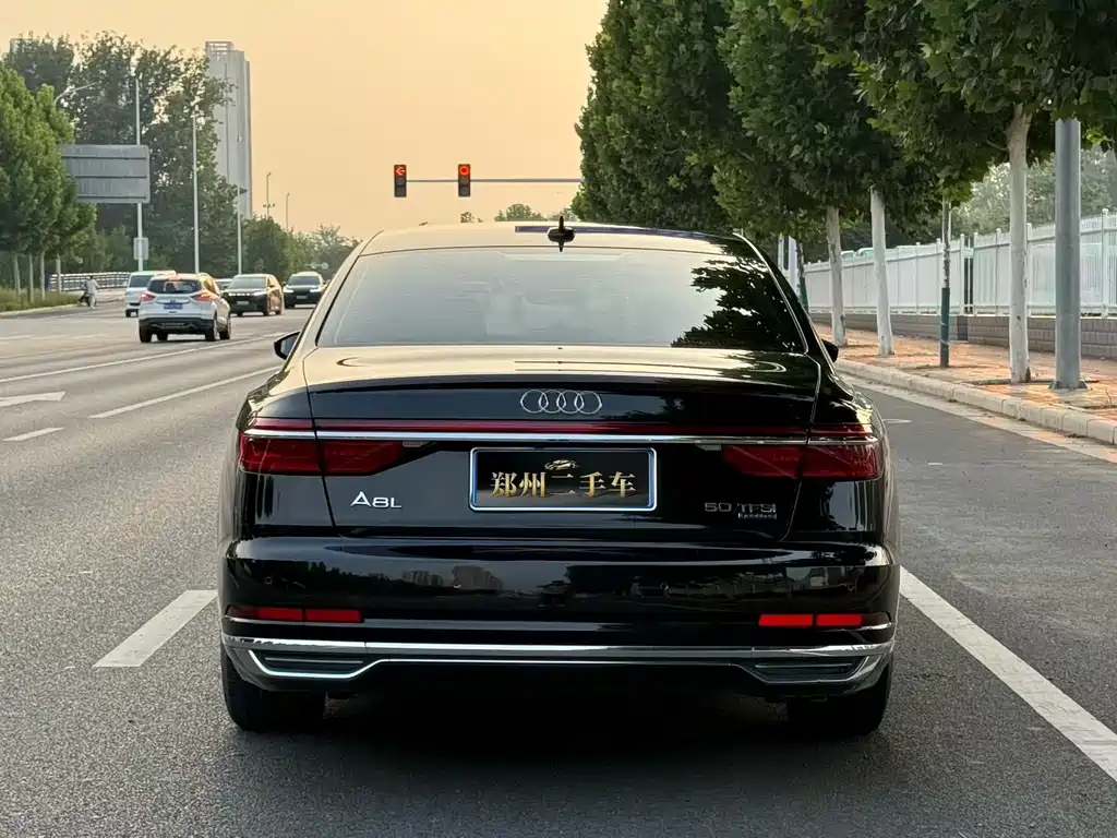 Audi A8 2022 — фото 20