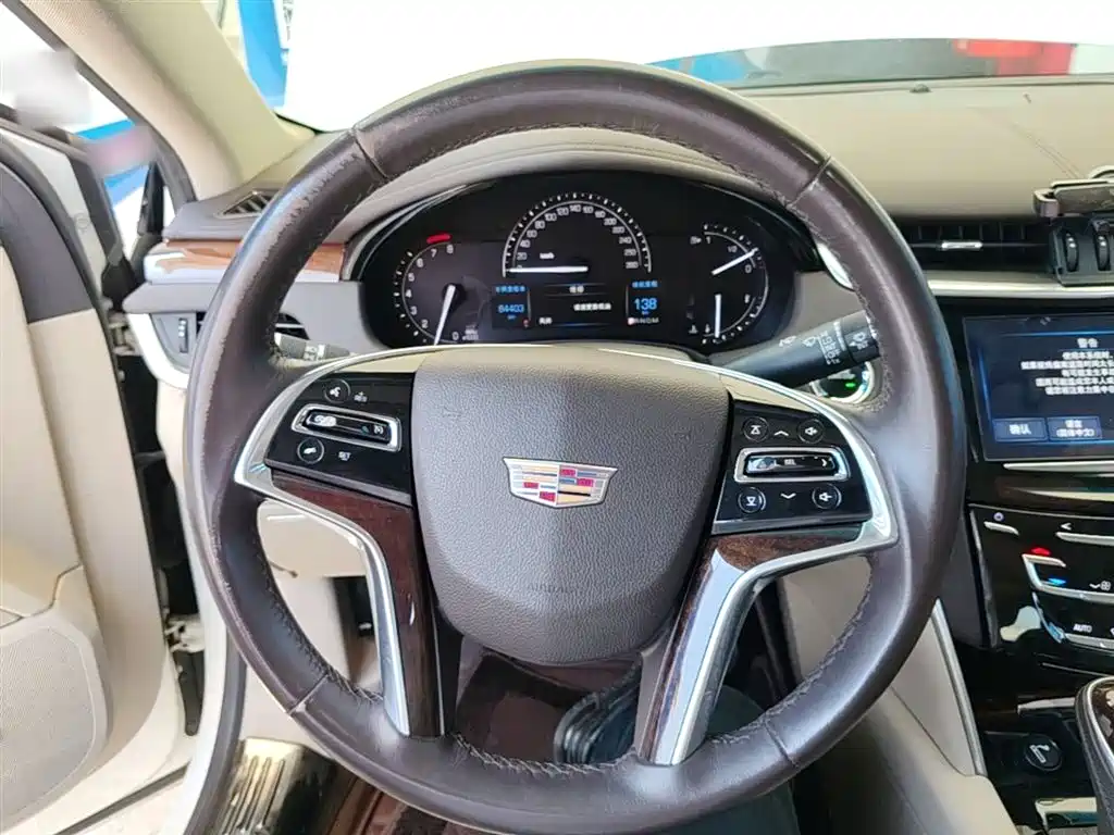 Cadillac XTS 2017 — фото 11