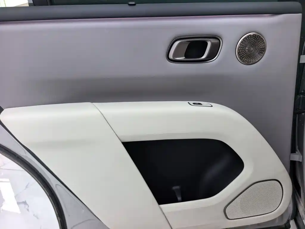 Li Auto i8 2025 — фото 10