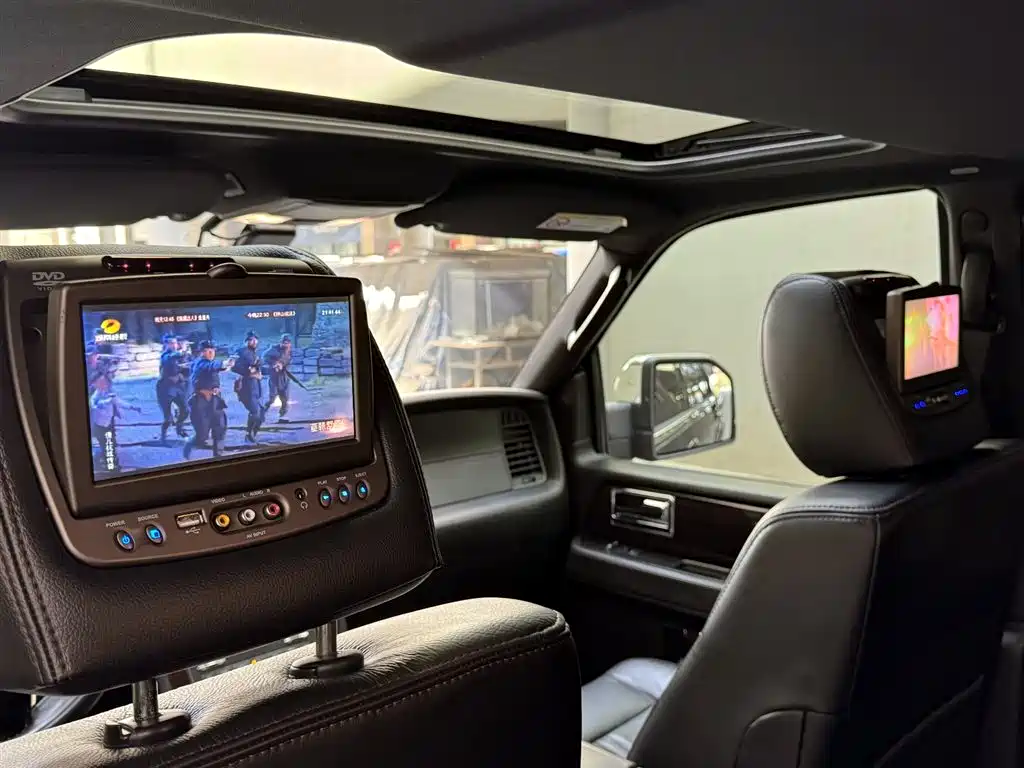 Lincoln Navigator 2016 — фото 16