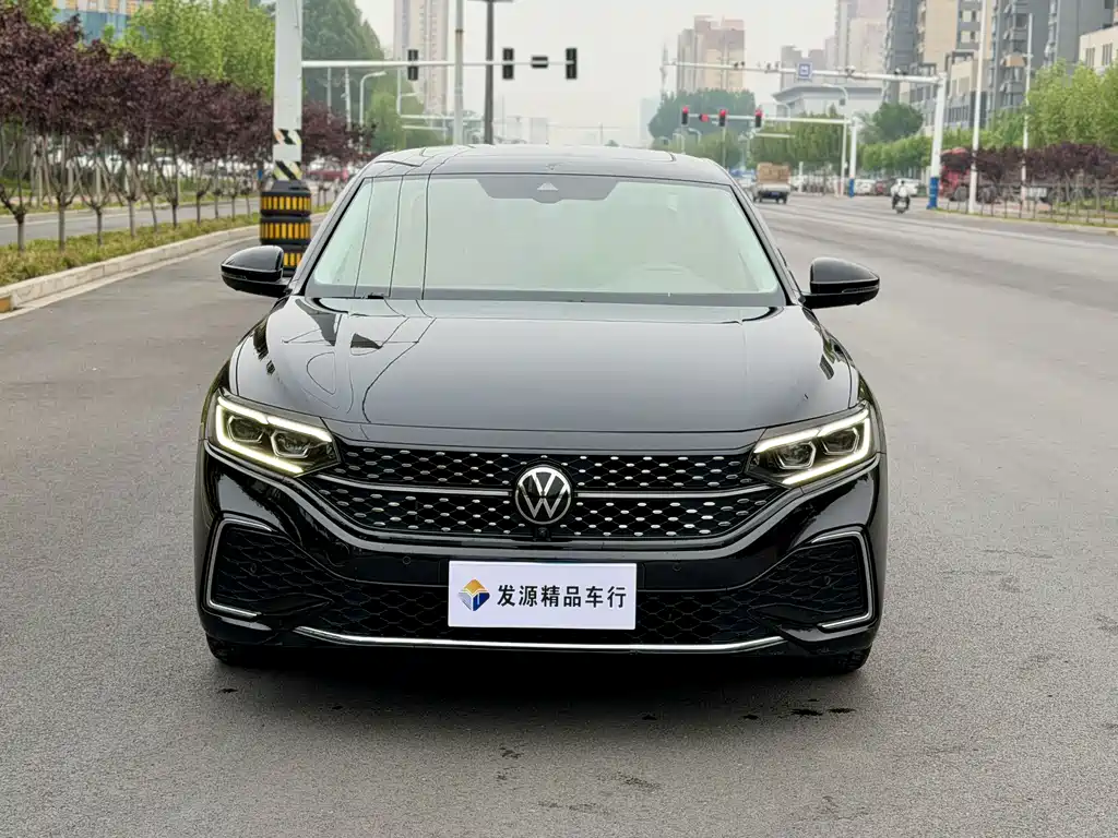Volkswagen Passat 2023 — фото 2