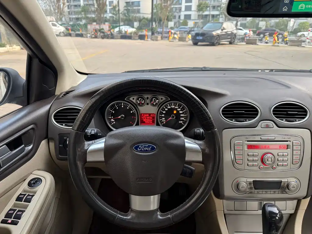 Ford Focus 2015 — фото 11
